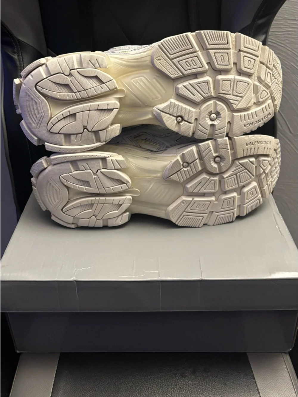 Balenciaga Runners ‘White’ - Picture 10 of 11